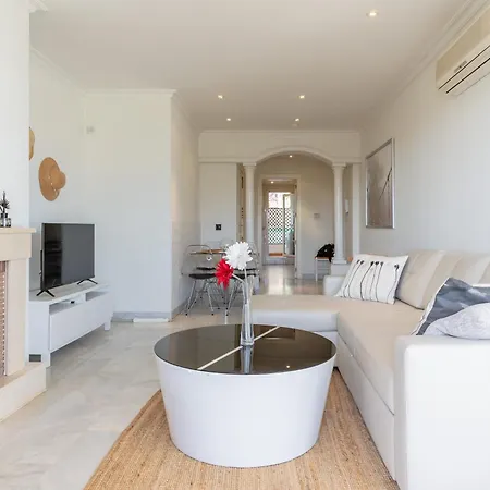 Apartment Modern 2-bedroom With Stunning Views *