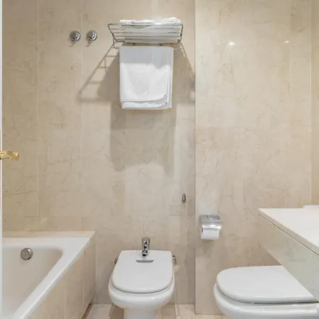 2 Bedroom With Stunning Views *