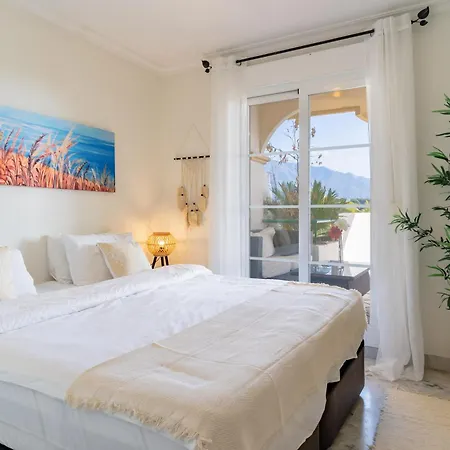 2 Bedroom With Stunning Views Апартаменты *