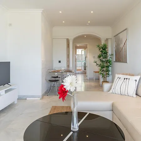شقة 2 Bedroom With Stunning Views *